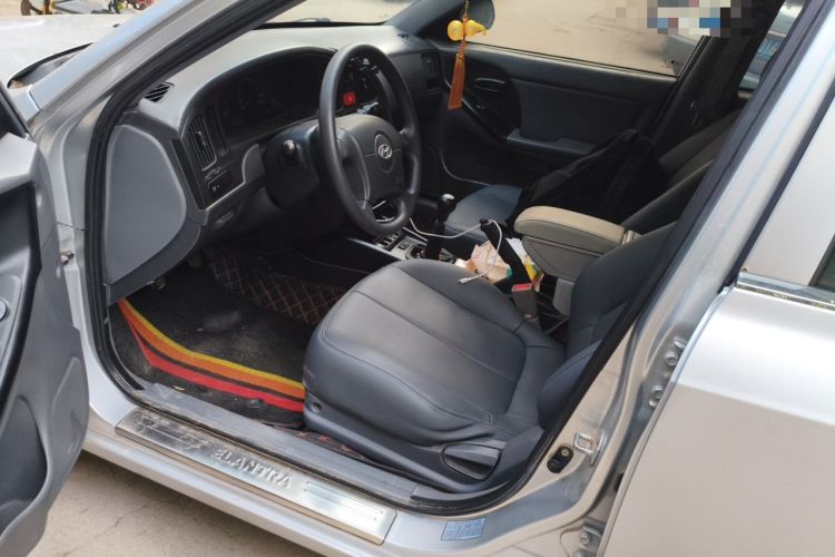 Used Hyundai Elantra 2012 1.6L Manual CNG Dual-Fuel Version Driver Seat
