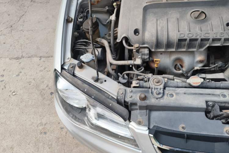 Used Hyundai Elantra 2012 1.6L Manual CNG Dual-Fuel Version Engine Bay Right