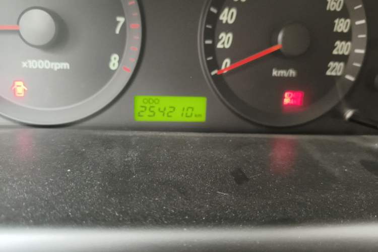 Used Hyundai Elantra 2012 1.6L Manual CNG Dual-Fuel Version Odometer Close Up