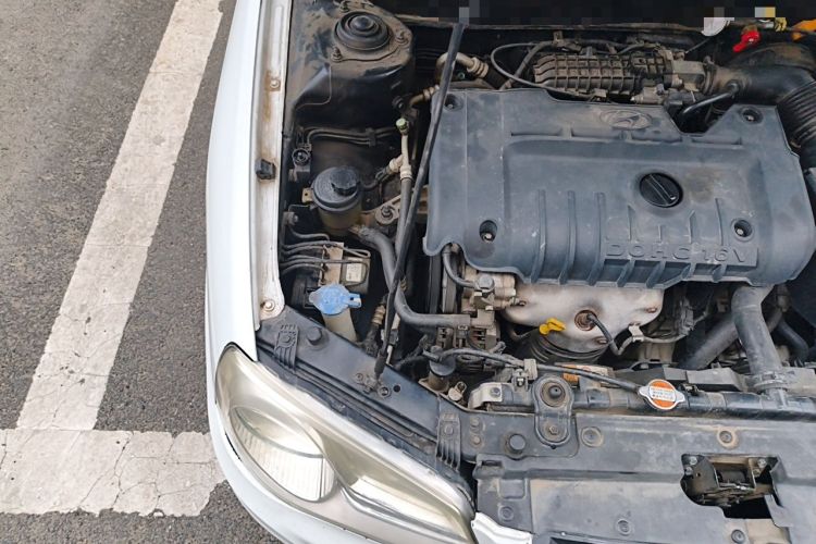 Used Hyundai Elantra 2012 1.6L Manual CNG Dual-Fuel Version Engine Bay Right