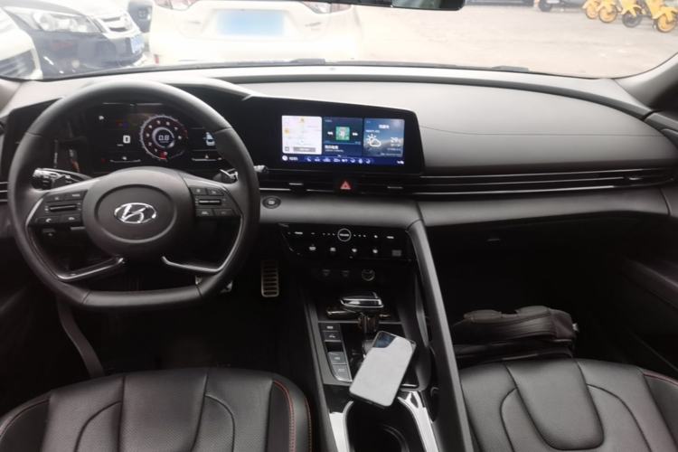 Used Hyundai Elantra 2021 240TGDi DCT LUX Prestige Edition Center Console