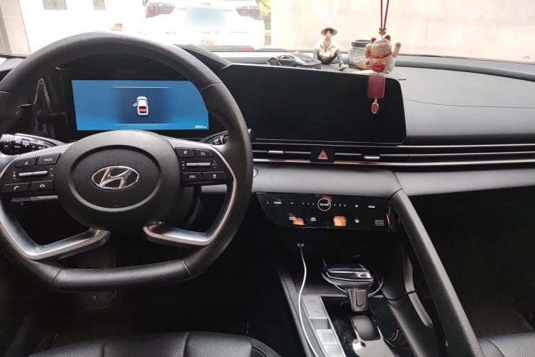 Used Hyundai Elantra 2021 1.5L CVT TOP Flagship Edition Center Console