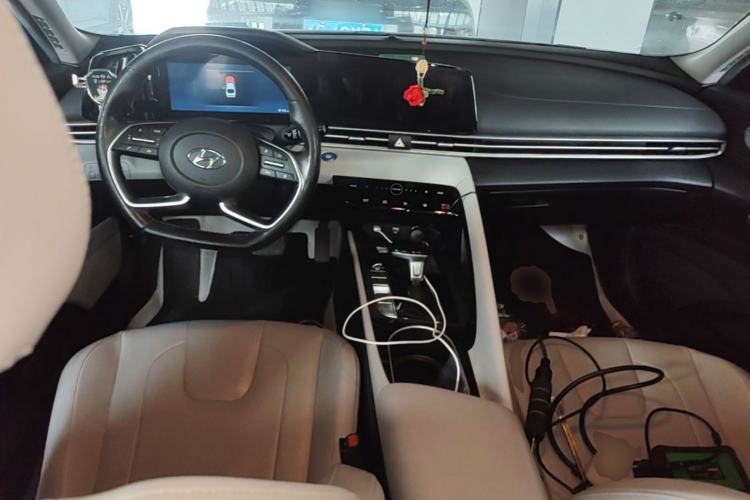 Used Hyundai Elantra 2021 1.5L CVT TOP Flagship Edition Center Console