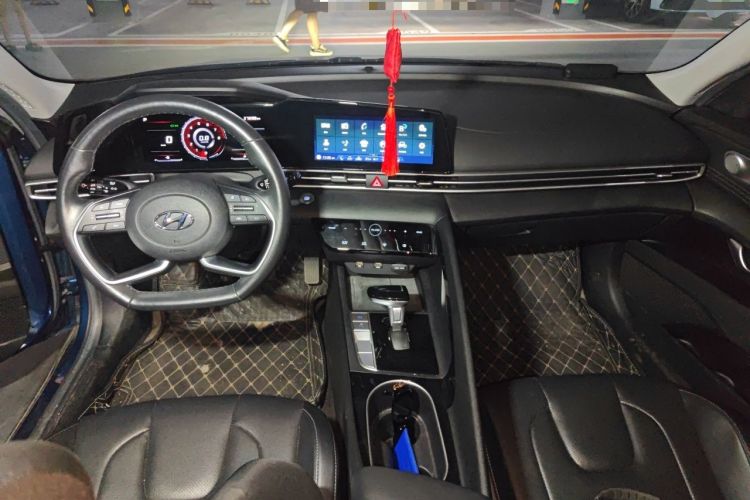 Used Hyundai Elantra 2021 1.5L CVT LUX Prestige Edition Center Console