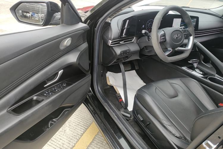 Used Hyundai Elantra 2021 1.5L CVT LUX Prestige Edition Driver Seat