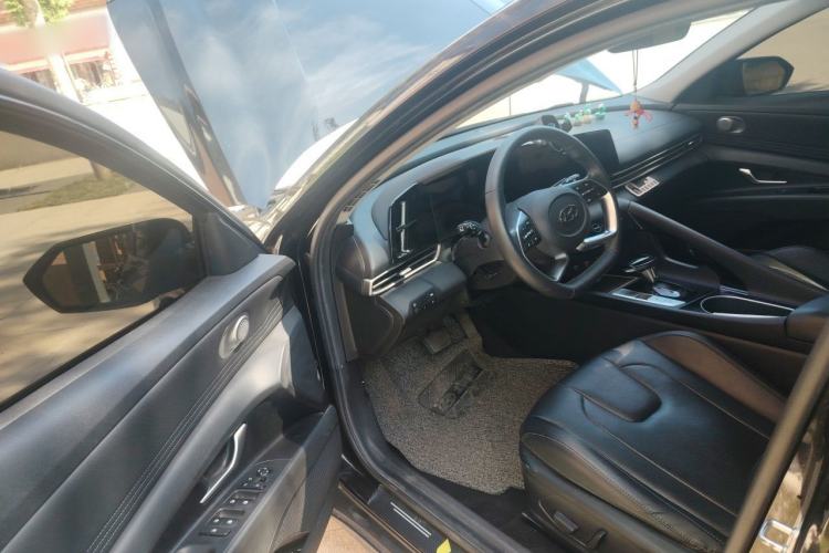 Used Hyundai Elantra 2021 1.5L CVT LUX Prestige Edition Driver Seat