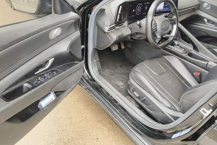 Used Hyundai Elantra 2021 1.5L CVT LUX Prestige Edition Driver Seat