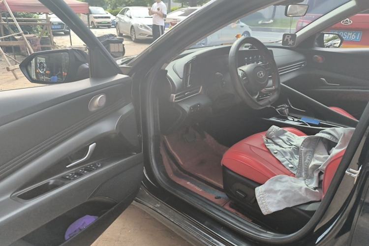 Used Hyundai Elantra 2021 1.5L CVT LUX Prestige Edition Driver Seat