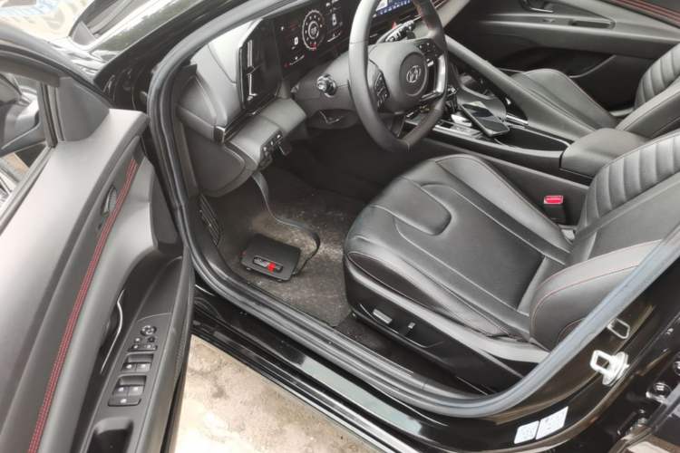 Used Hyundai Elantra 2021 240TGDi DCT LUX Prestige Edition Driver Seat