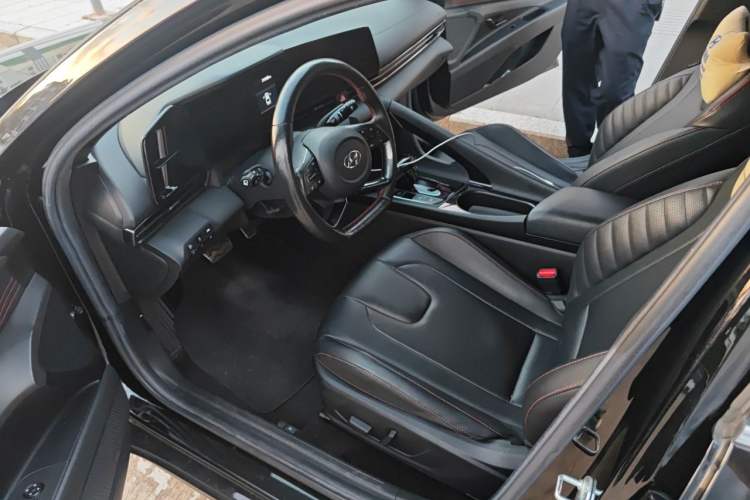 Used Hyundai Elantra 2021 240TGDi DCT LUX Prestige Edition Driver Seat