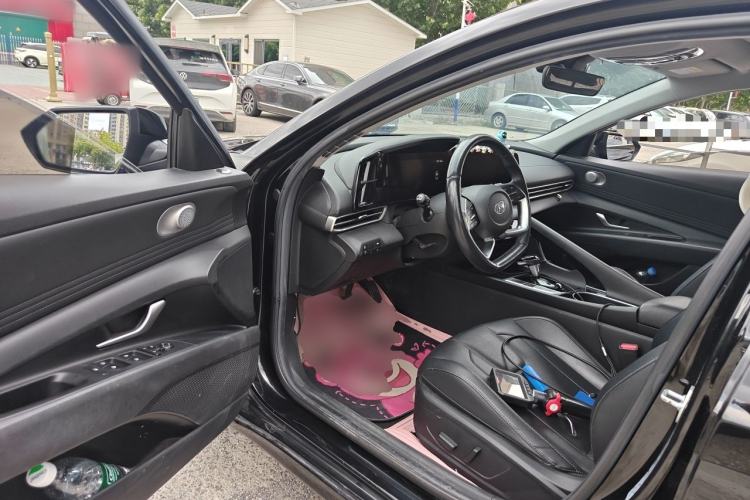 Used Hyundai Elantra 2021 1.5L CVT LUX Prestige Edition Driver Seat
