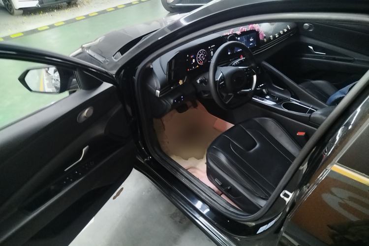 Used Hyundai Elantra 2021 1.5L CVT LUX Prestige Edition Driver Seat