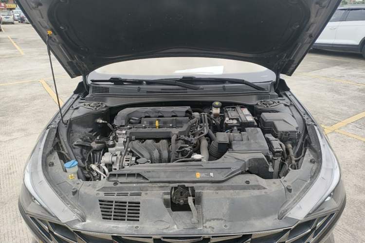 Used Hyundai Elantra 2021 1.5L CVT LUX Prestige Edition Engine Bay