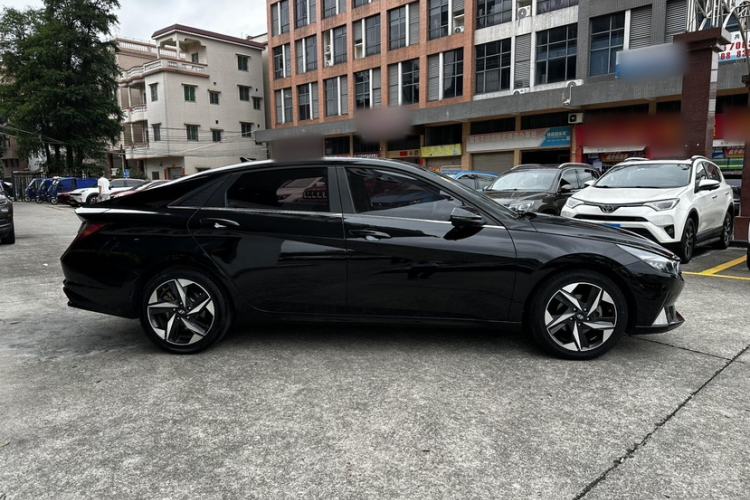 Used Hyundai Elantra 2021 1.5L CVT LUX Prestige Edition Exterior 4