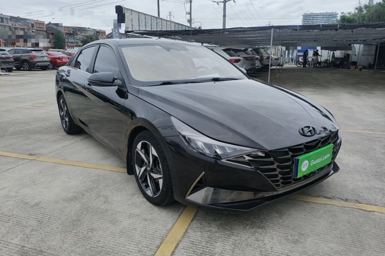 Used Hyundai Elantra 2021 1.5L CVT LUX Prestige Edition Front Right 45 Deg