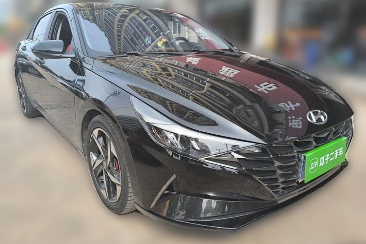 Used Hyundai Elantra 2021 1.5L CVT LUX Prestige Edition Front Right 45 Deg