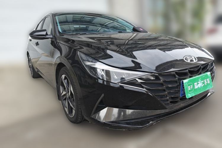 Used Hyundai Elantra 2021 1.5L CVT GLX Elite Edition Front Right 45 Deg