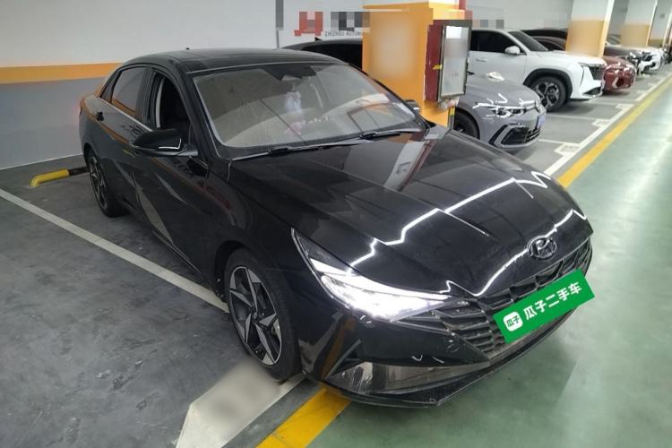 Used Hyundai Elantra 2021 1.5L CVT LUX Prestige Edition Front Right 45 Deg