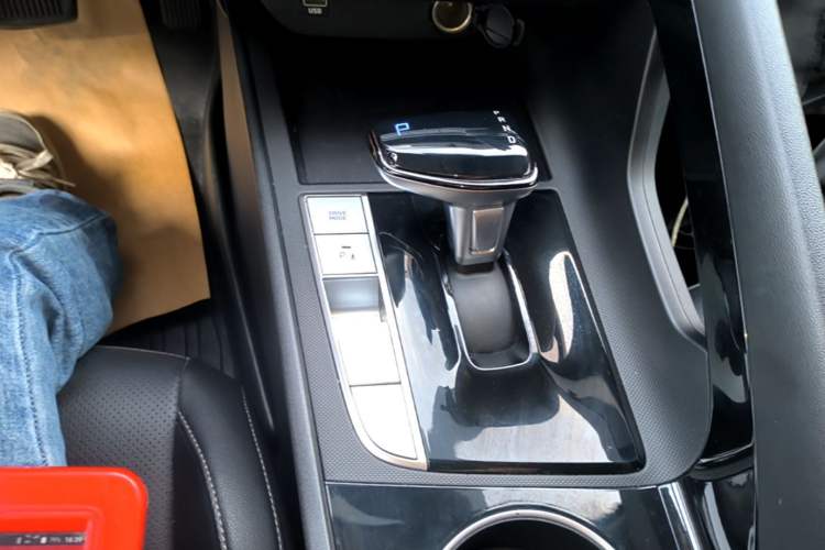 Used Hyundai Elantra 2021 1.5L CVT GLX Elite Edition Gear Lever