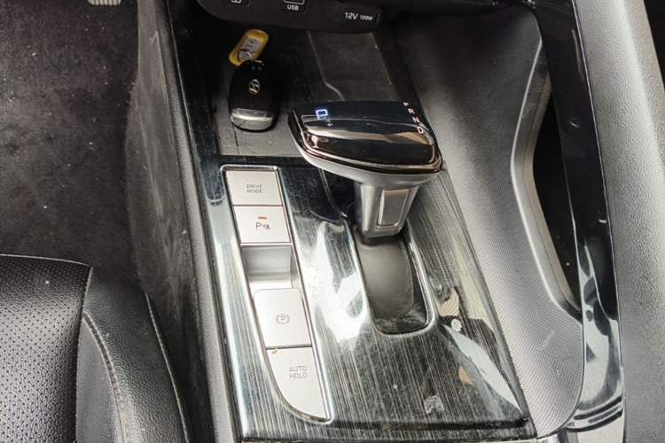 Used Hyundai Elantra 2021 1.5L CVT LUX Prestige Edition Gear Lever