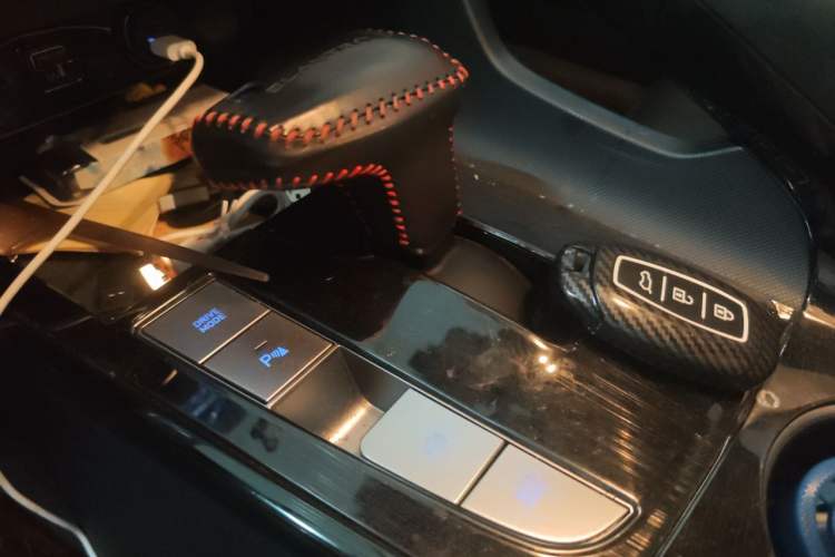 Used Hyundai Elantra 2021 1.5L CVT LUX Prestige Edition Gear Lever