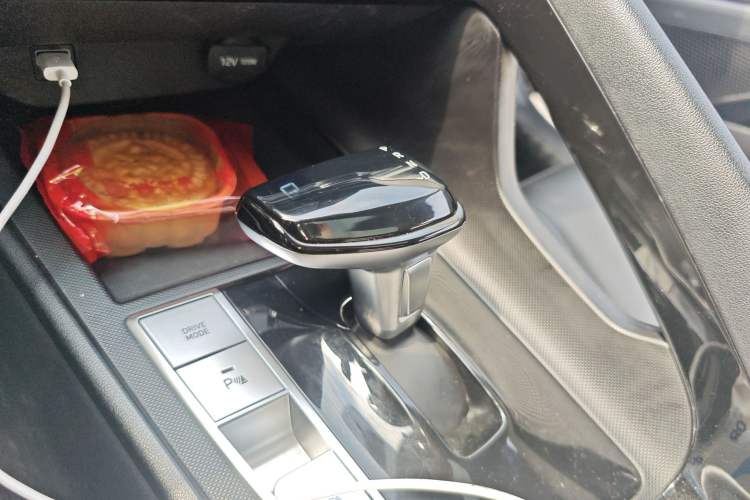 Used Hyundai Elantra 2021 1.5L CVT GLX Elite Edition Gear Lever