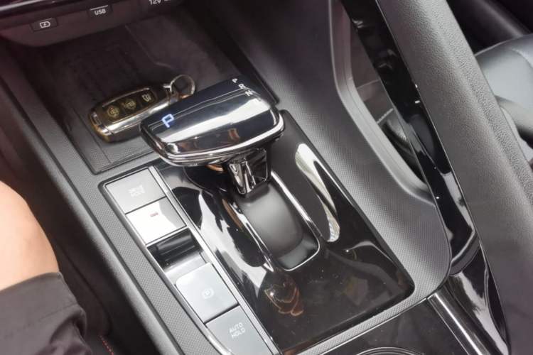 Used Hyundai Elantra 2021 240TGDi DCT LUX Prestige Edition Gear Lever