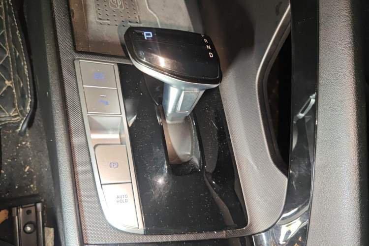 Used Hyundai Elantra 2021 1.5L CVT LUX Prestige Edition Gear Lever