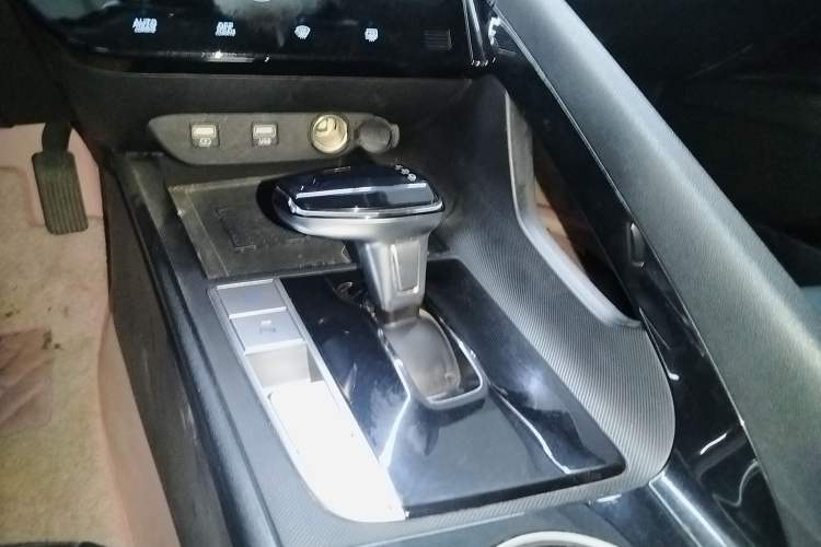 Used Hyundai Elantra 2021 1.5L CVT LUX Prestige Edition Gear Lever