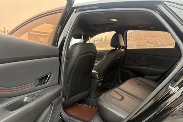 Used Hyundai Elantra 2021 240TGDi DCT TOP Flagship Edition Interior 4