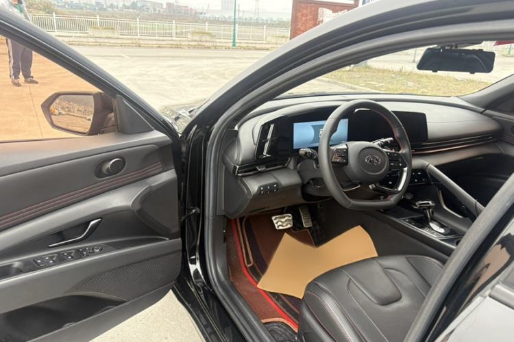 Used Hyundai Elantra 2021 240TGDi DCT TOP Flagship Edition Interior 9
