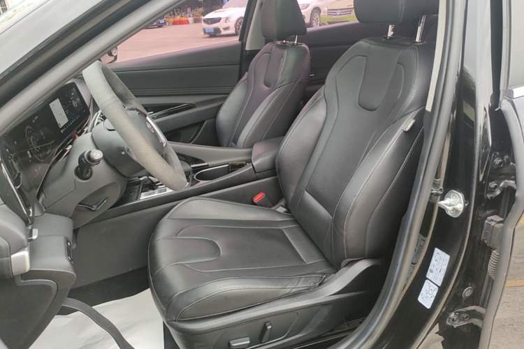 Used Hyundai Elantra 2021 1.5L CVT LUX Prestige Edition Left Front Seat