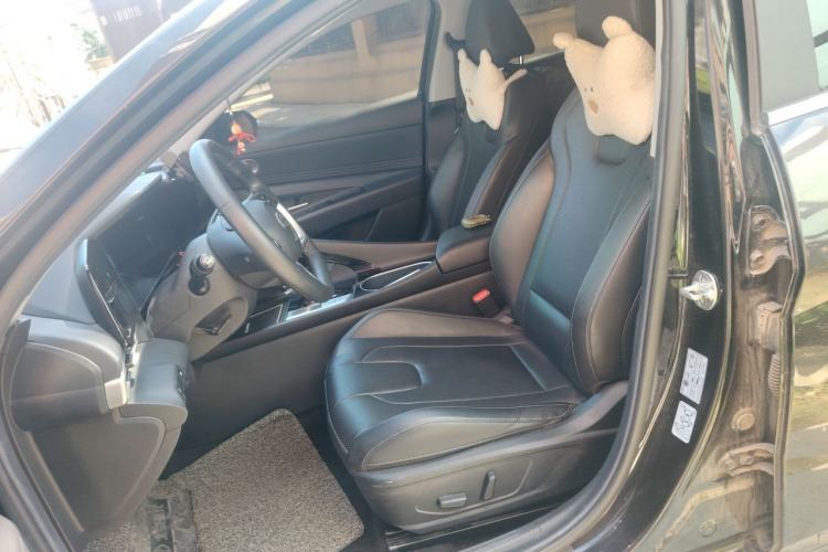 Used Hyundai Elantra 2021 1.5L CVT LUX Prestige Edition Left Front Seat