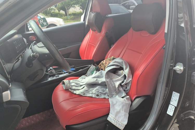 Used Hyundai Elantra 2021 1.5L CVT LUX Prestige Edition Left Front Seat