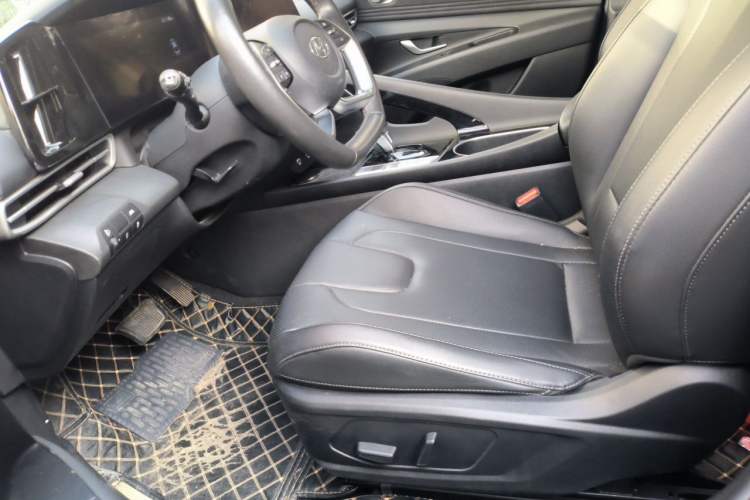 Used Hyundai Elantra 2021 1.5L CVT LUX Prestige Edition Left Front Seat