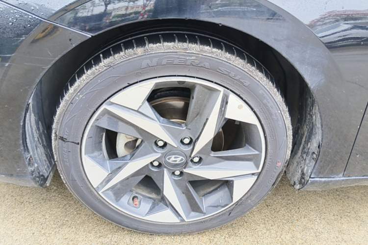 Used Hyundai Elantra 2021 1.5L CVT LUX Prestige Edition Left Front Wheel Hub