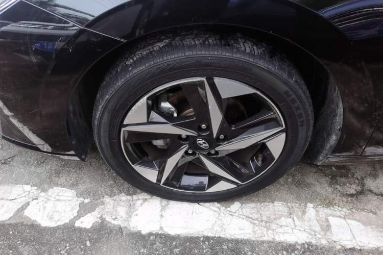 Used Hyundai Elantra 2021 240TGDi DCT LUX Prestige Edition Left Front Wheel Hub