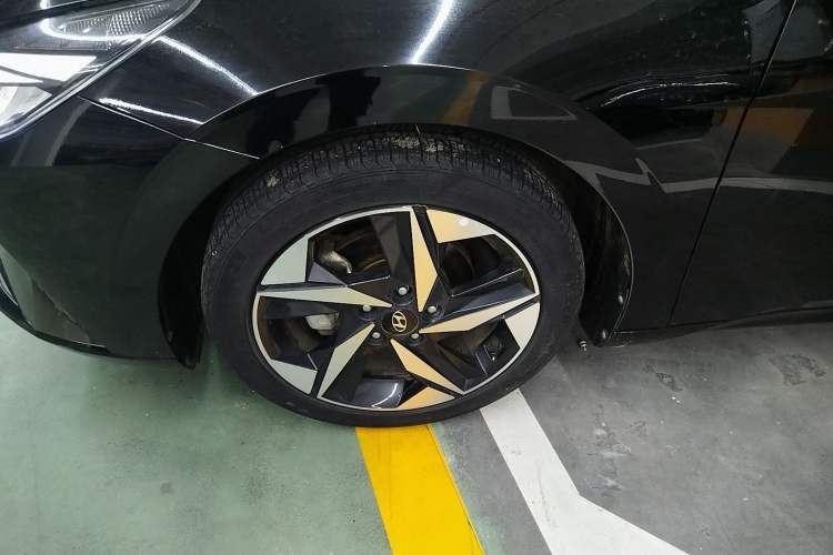 Used Hyundai Elantra 2021 1.5L CVT LUX Prestige Edition Left Front Wheel Hub