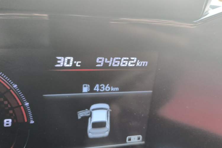 Used Hyundai Elantra 2021 1.5L CVT LUX Prestige Edition Odometer Close Up