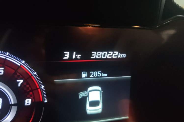 Used Hyundai Elantra 2021 1.5L CVT LUX Prestige Edition Odometer Close Up