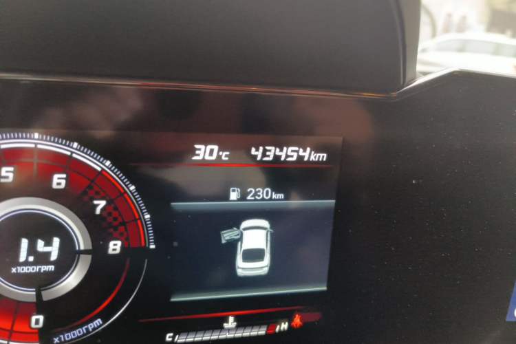 Used Hyundai Elantra 2021 1.5L CVT LUX Prestige Edition Odometer Close Up