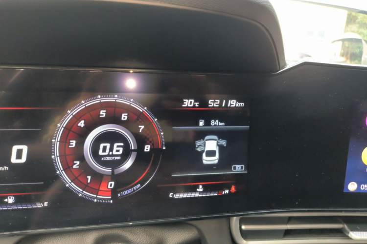 Used Hyundai Elantra 2021 1.5L CVT LUX Prestige Edition Odometer Close Up