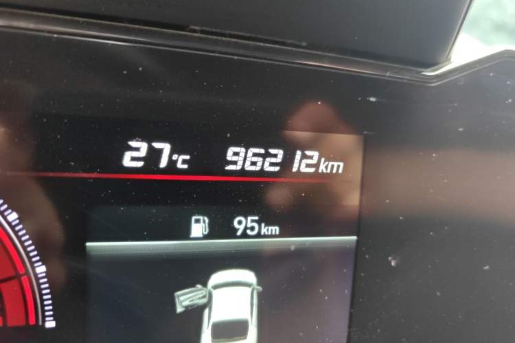 Used Hyundai Elantra 2021 1.5L CVT LUX Prestige Edition Odometer Close Up