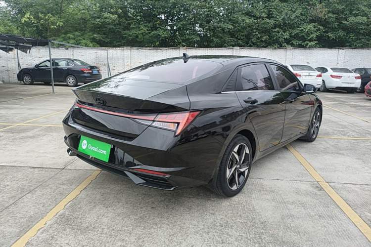 Used Hyundai Elantra 2021 1.5L CVT LUX Prestige Edition Rear Right 45 Deg