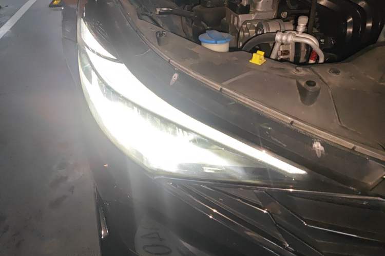 Used Hyundai Elantra 2021 1.5L CVT LUX Prestige Edition Right Front Headlight