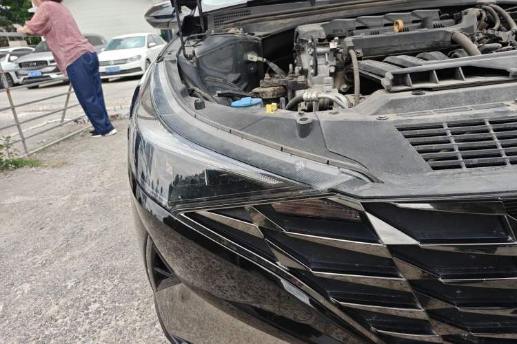 Used Hyundai Elantra 2021 1.5L CVT LUX Prestige Edition Right Front Headlight