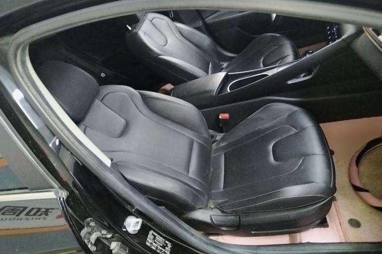 Used Hyundai Elantra 2021 1.5L CVT LUX Prestige Edition Right Front Seat