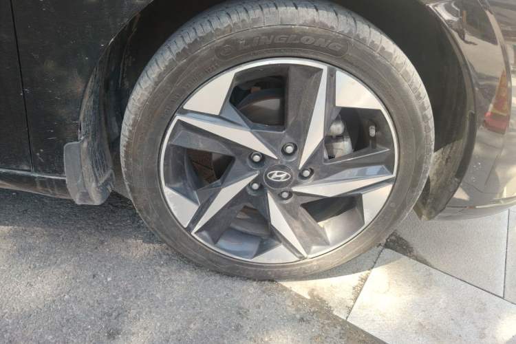 Used Hyundai Elantra 2021 1.5L CVT LUX Prestige Edition Right Front Wheel Hub