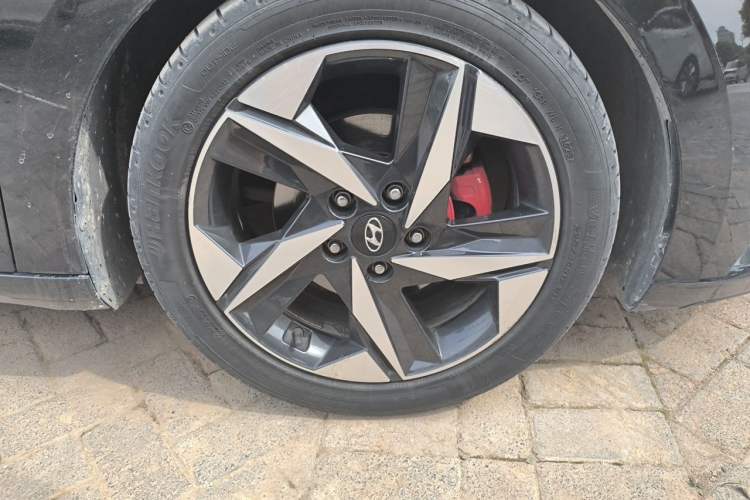 Used Hyundai Elantra 2021 1.5L CVT LUX Prestige Edition Right Front Wheel Hub
