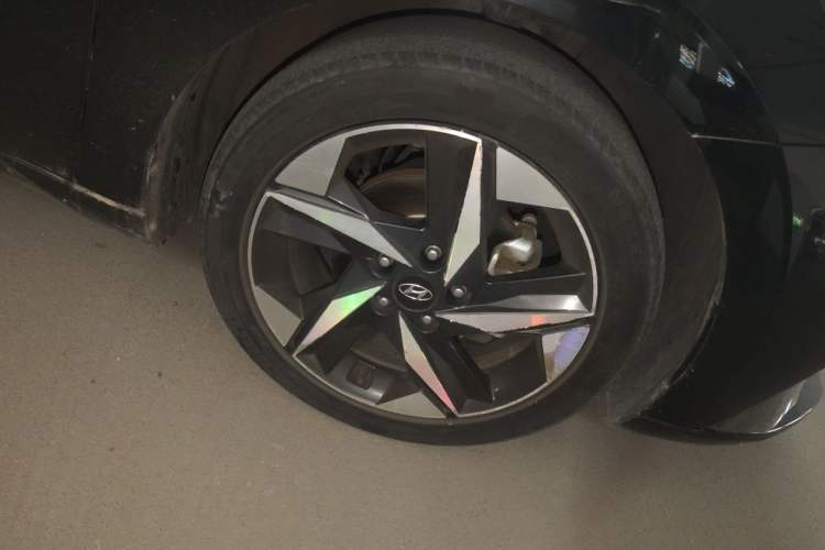 Used Hyundai Elantra 2021 1.5L CVT LUX Prestige Edition Right Front Wheel Hub